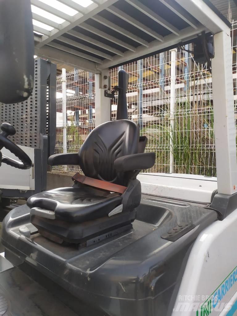 UniCarriers D1F4A40Q Γερανοί πλευρικής φόρτωσης εμπορευματοκιβωτίων