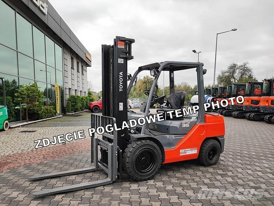 Toyota 02-8FGJF35 Περονοφόρα ανυψωτικά κλαρκ με φυσικό αέριο LPG