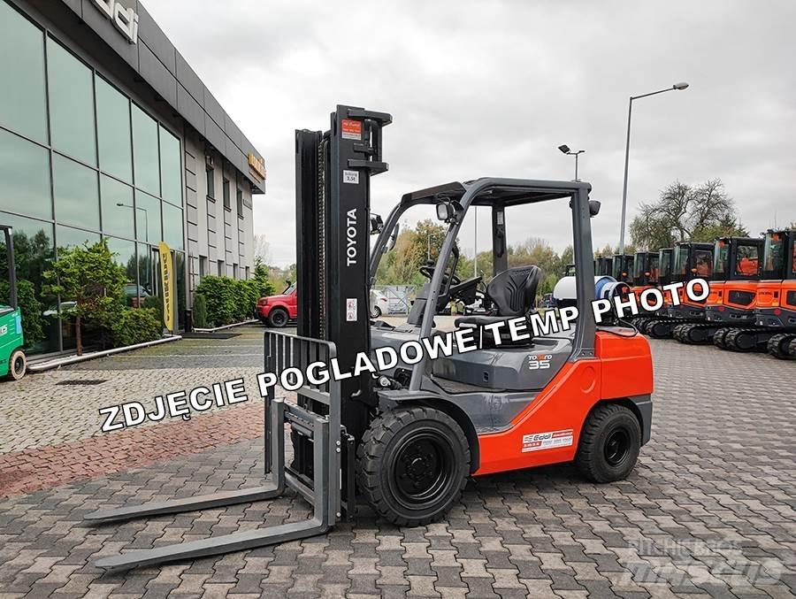 Toyota 02-8FGJF35 Περονοφόρα ανυψωτικά κλαρκ με φυσικό αέριο LPG