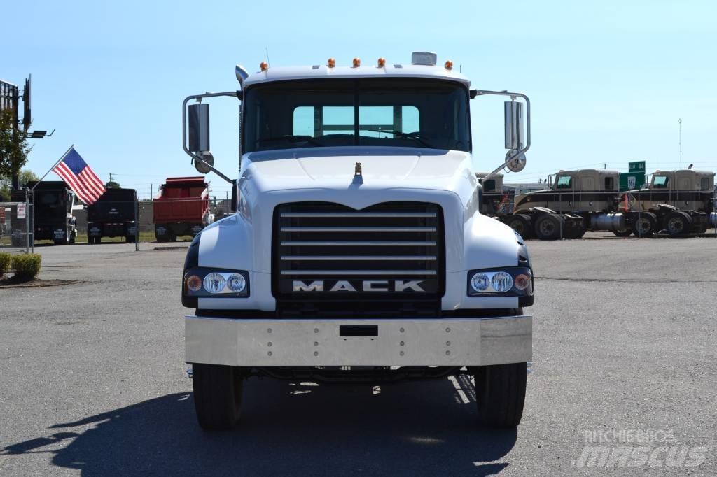 Mack Granite GU 713 Τράκτορες