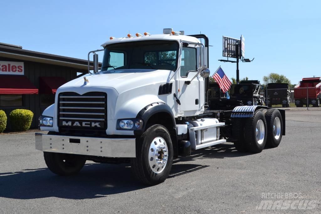 Mack Granite GU 713 Τράκτορες