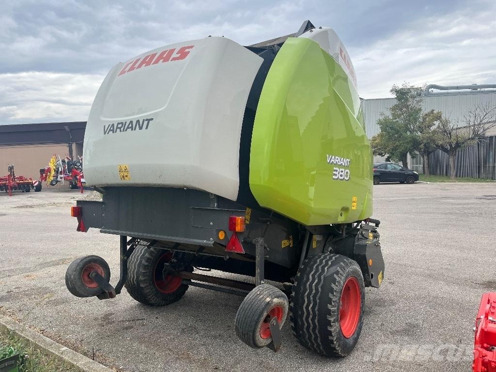 CLAAS Variant 380 Πρέσες κυλινδρικών δεμάτων