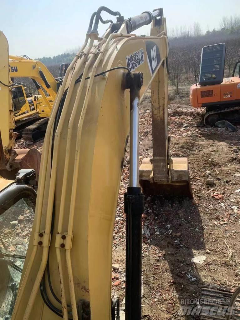 CAT 323D2 Εκσκαφείς με ερπύστριες