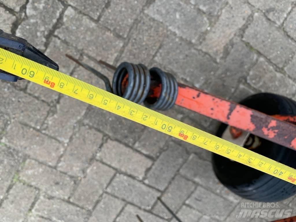 Kuhn 8 Poten Τσουγκράνες και χορτοξηραντικές μηχανές