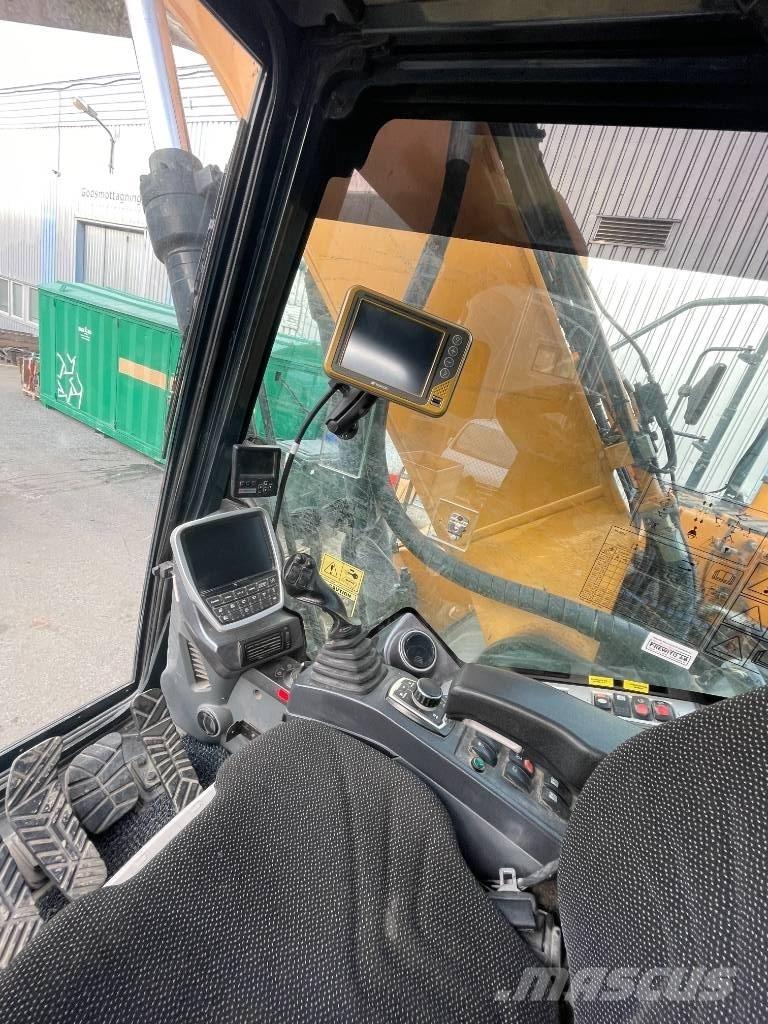 Hyundai HX 260 L Εκσκαφείς με ερπύστριες