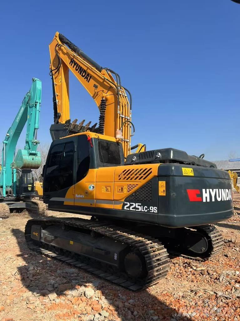 Hyundai 225-9 Εκσκαφείς με ερπύστριες