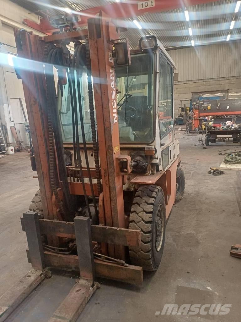 Nissan 33 U Πετρελαιοκίνητα Κλαρκ