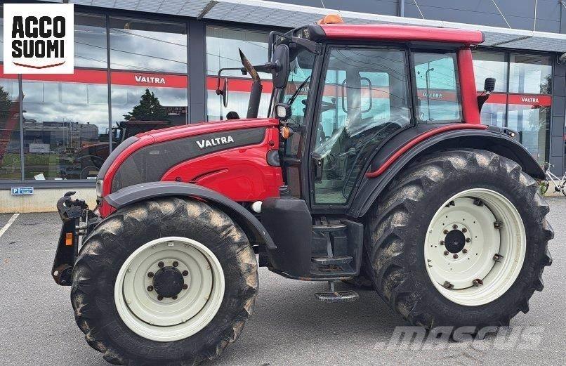 Valtra N121 H Τρακτέρ
