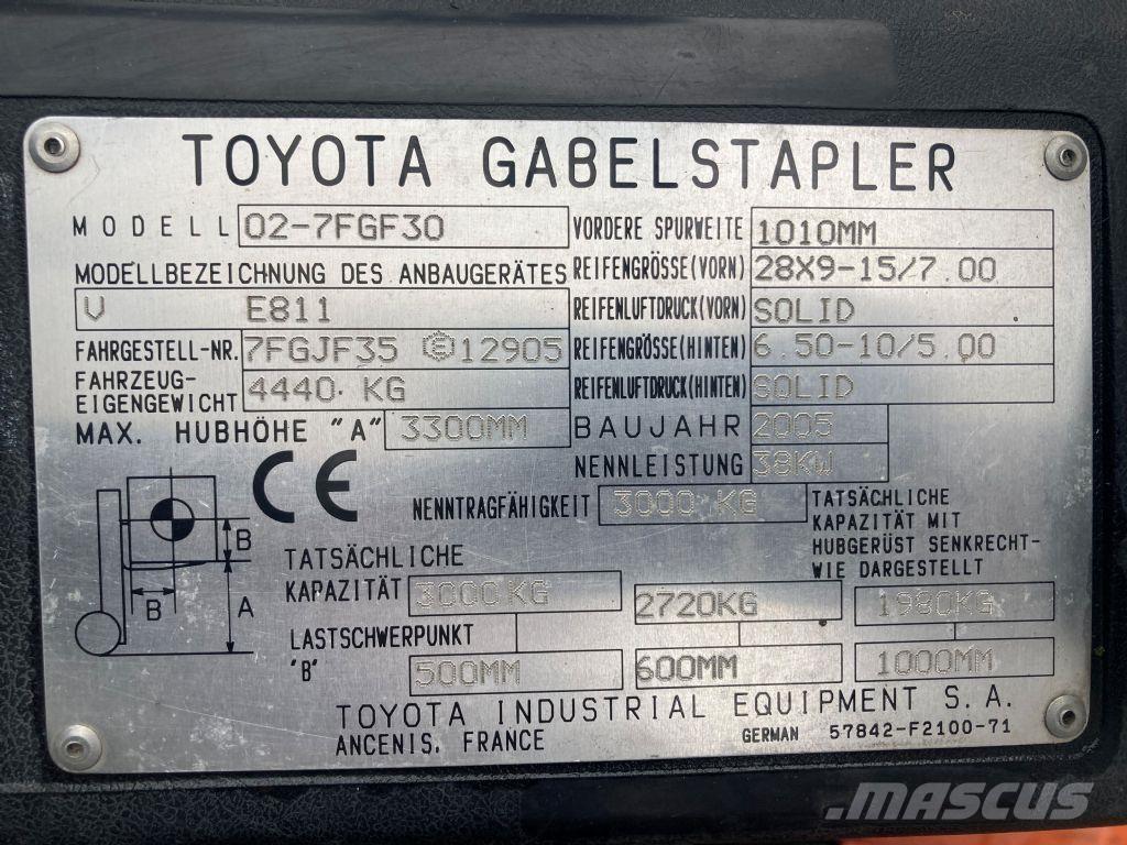 Toyota 02-7FGF30 Περονοφόρα ανυψωτικά κλαρκ με φυσικό αέριο LPG