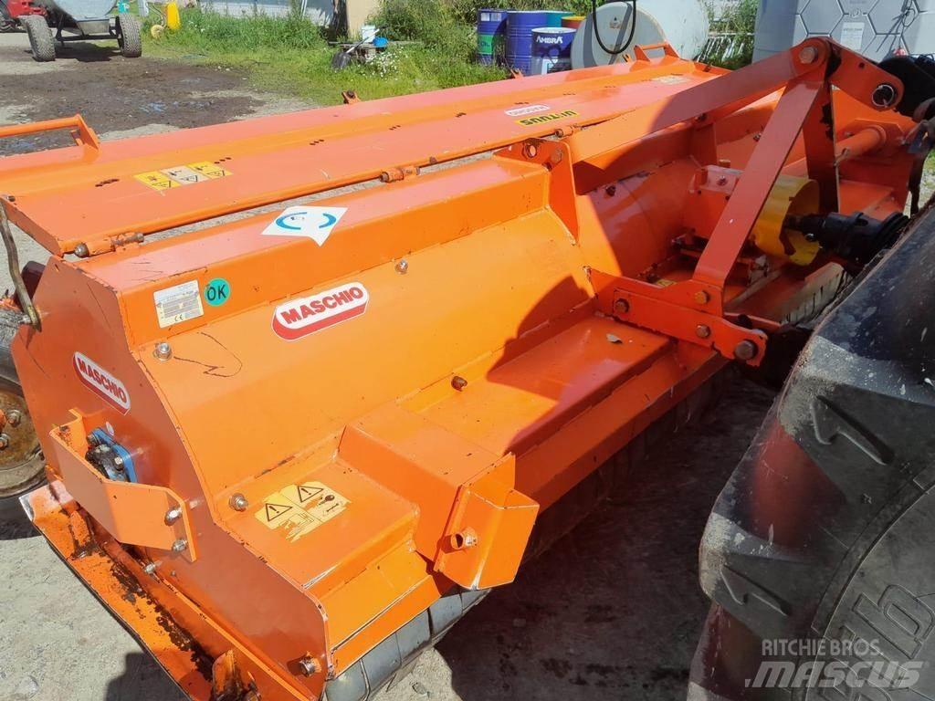 Maschio  Χορτοκοπτικά και κορυφολόγοι βοσκοτόπων