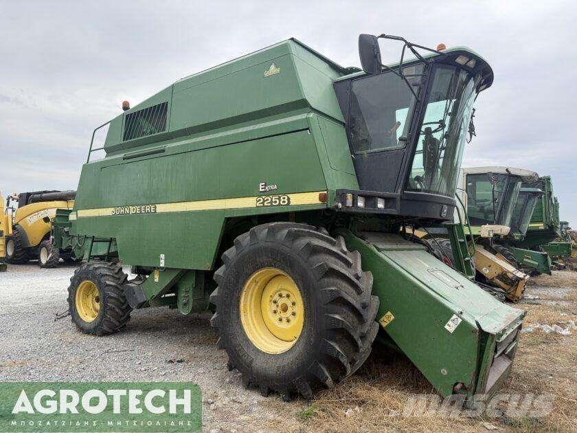 John Deere 2258 Τρακτέρ