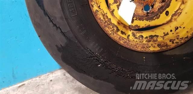  12 7.00-12 Ελαστικά και ζάντες