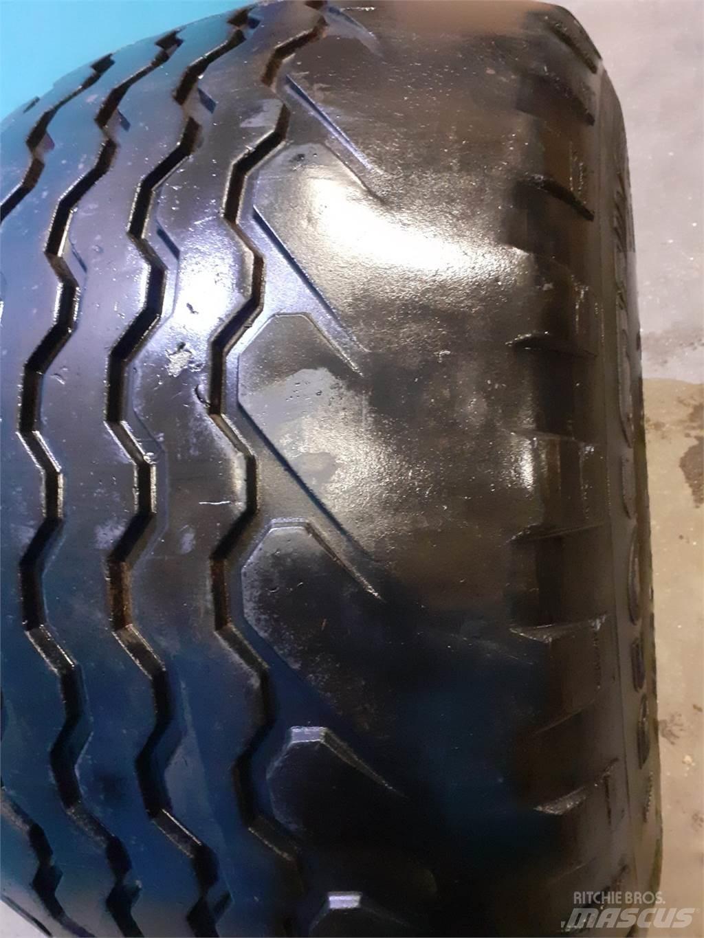  22.5 700/45-22,5 Ελαστικά και ζάντες