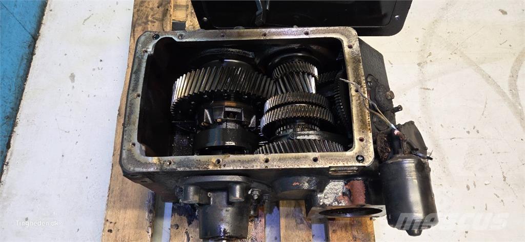 CASE 8010 Μετάδοση