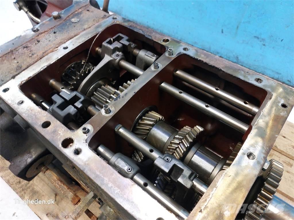 CASE Farmall 95A Μετάδοση