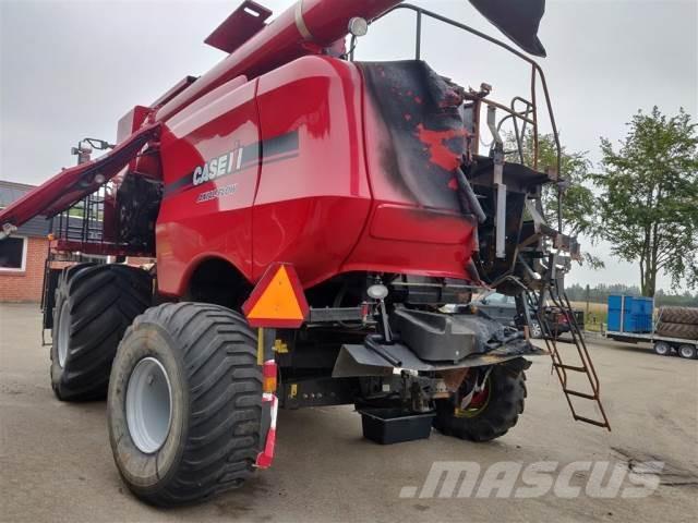 Case IH 8010 Θεριζοαλωνιστικές μηχανές
