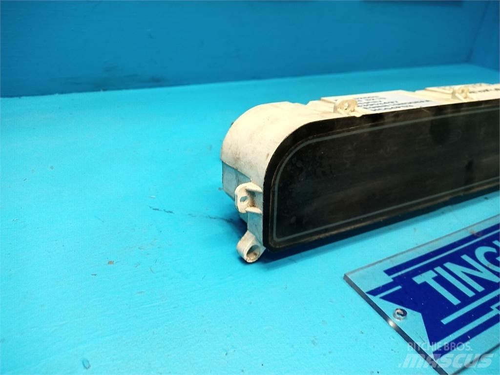 Ford 8210 Ηλεκτρονικά