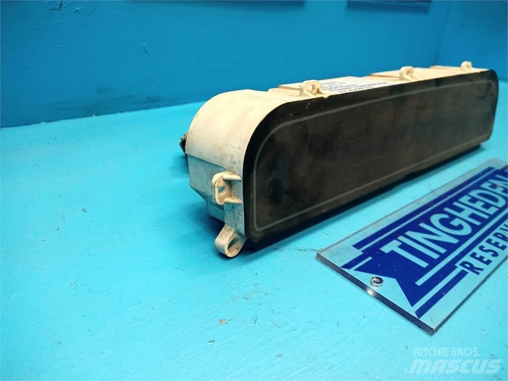 Ford 8210 Ηλεκτρονικά
