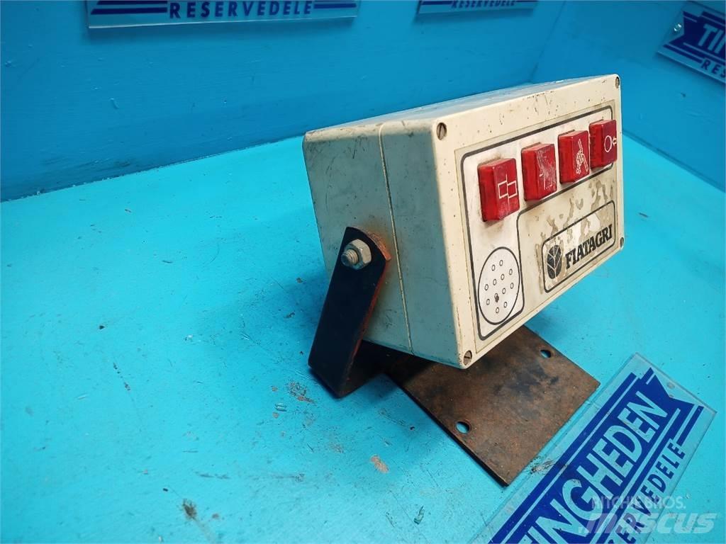 Hesston 4700 Ηλεκτρονικά