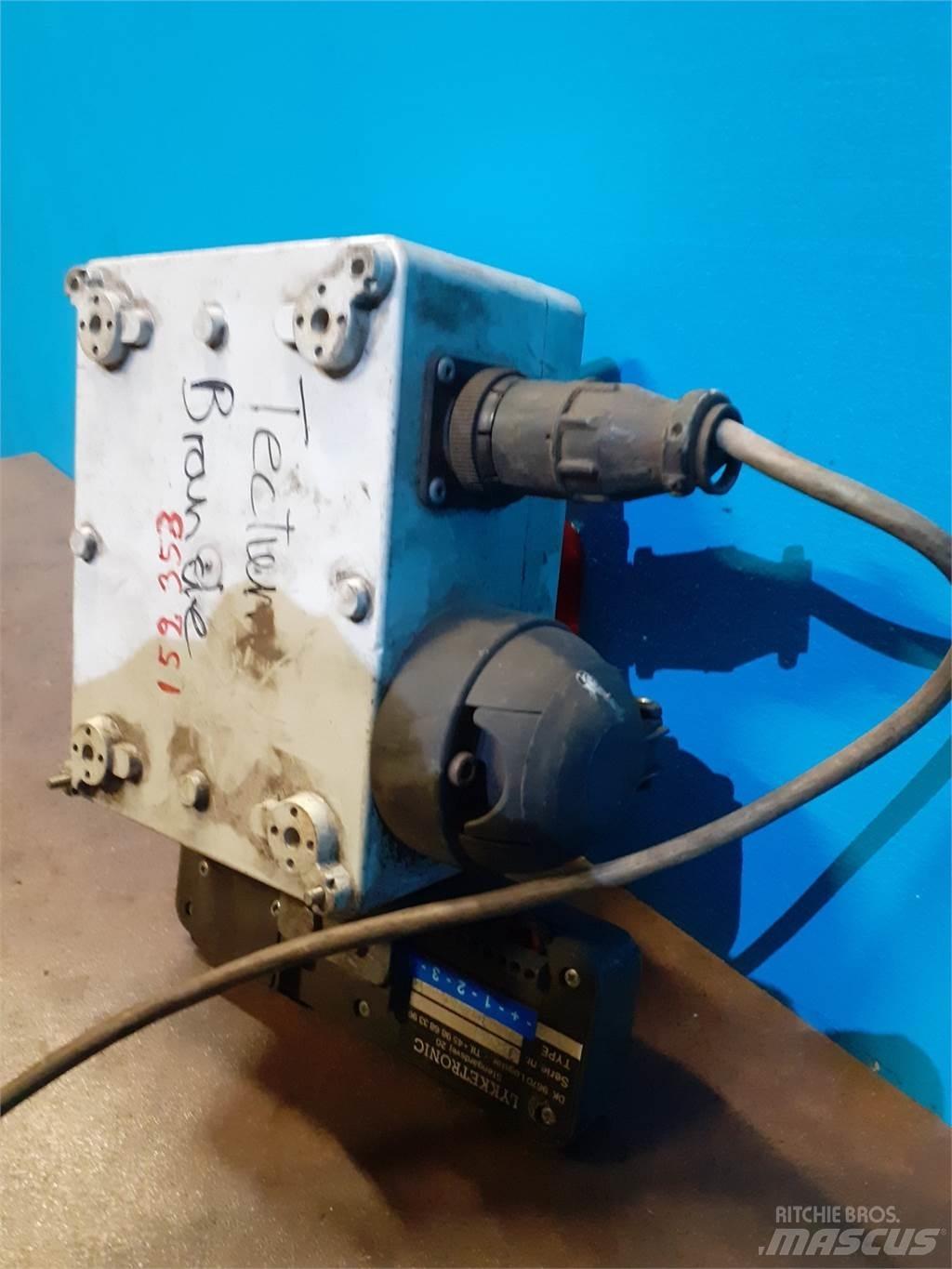 Hesston 4800 Ηλεκτρονικά