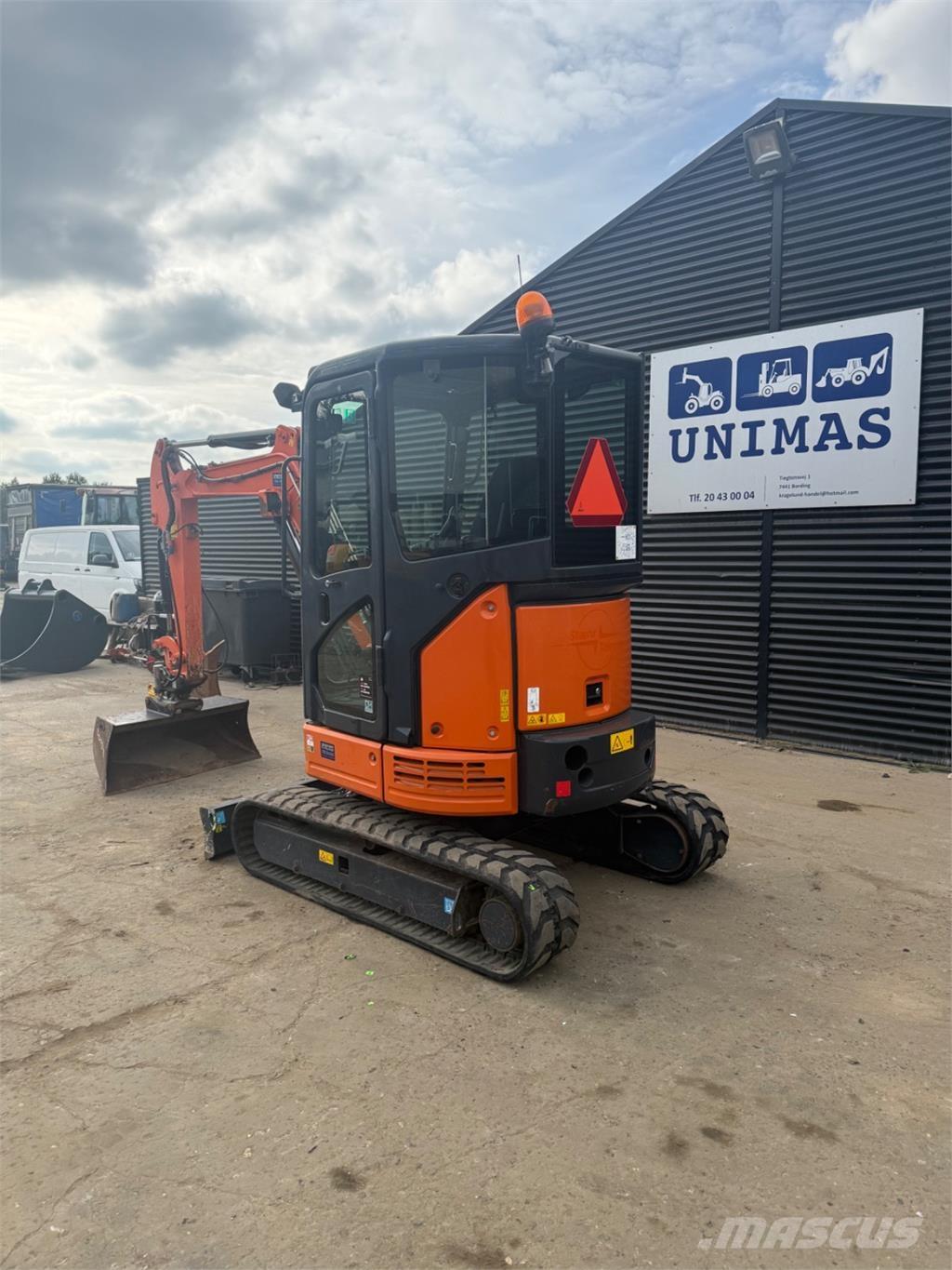 Hitachi ZX26U Εκσκαφάκι (διαβολάκι) < 7t