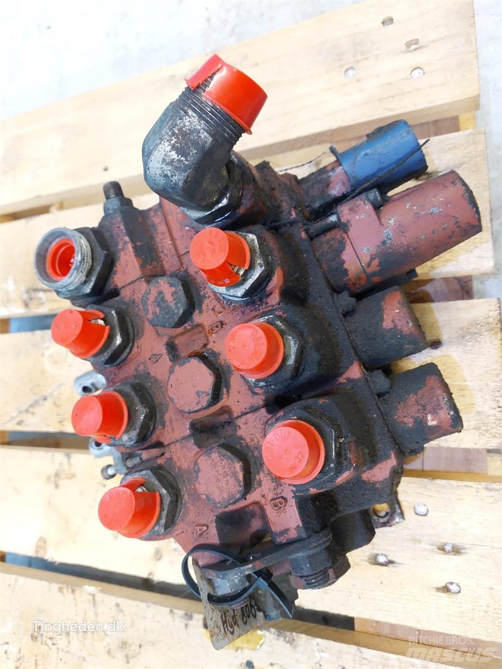 Hydrema 806 Υδραυλικά