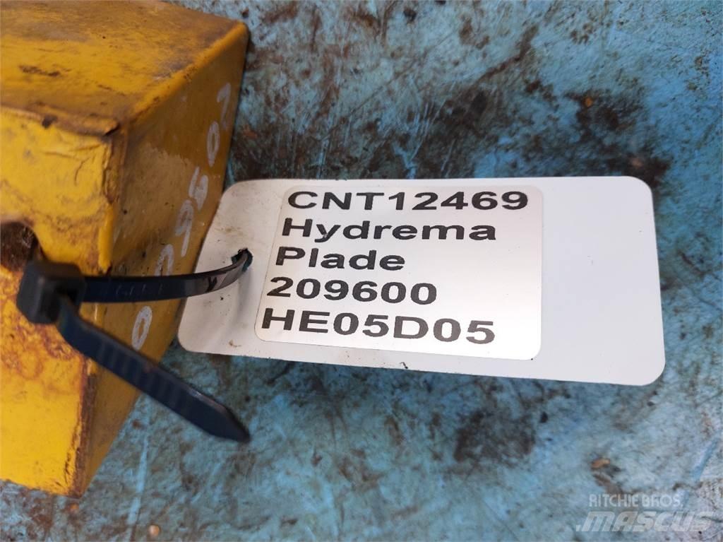 Hydrema 906 Μπούμες και κουτάλες