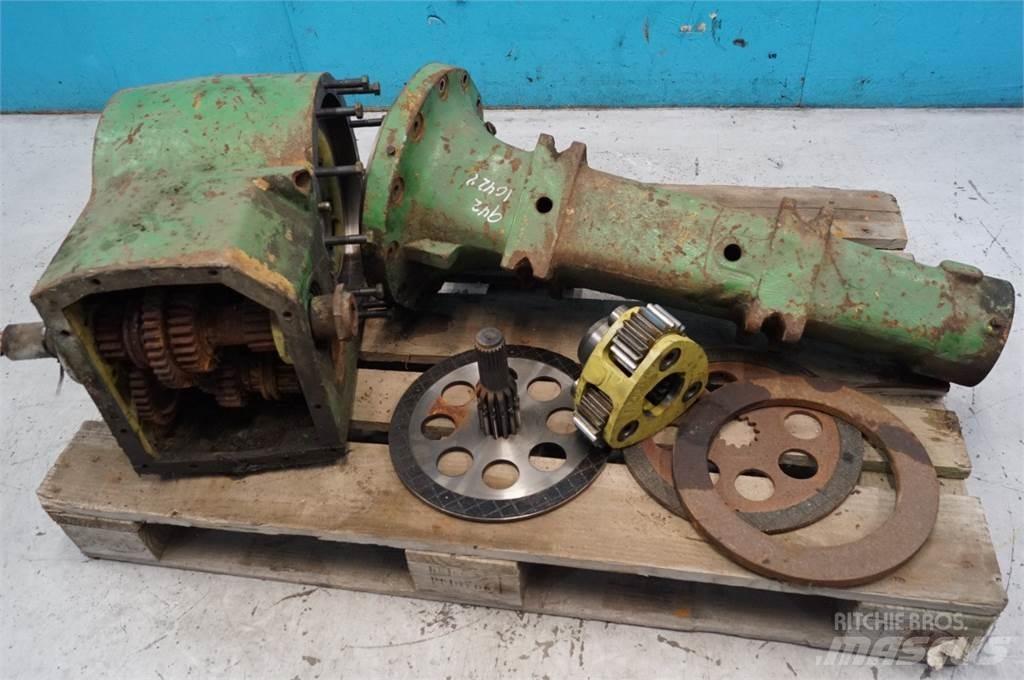 John Deere 1042 Μετάδοση