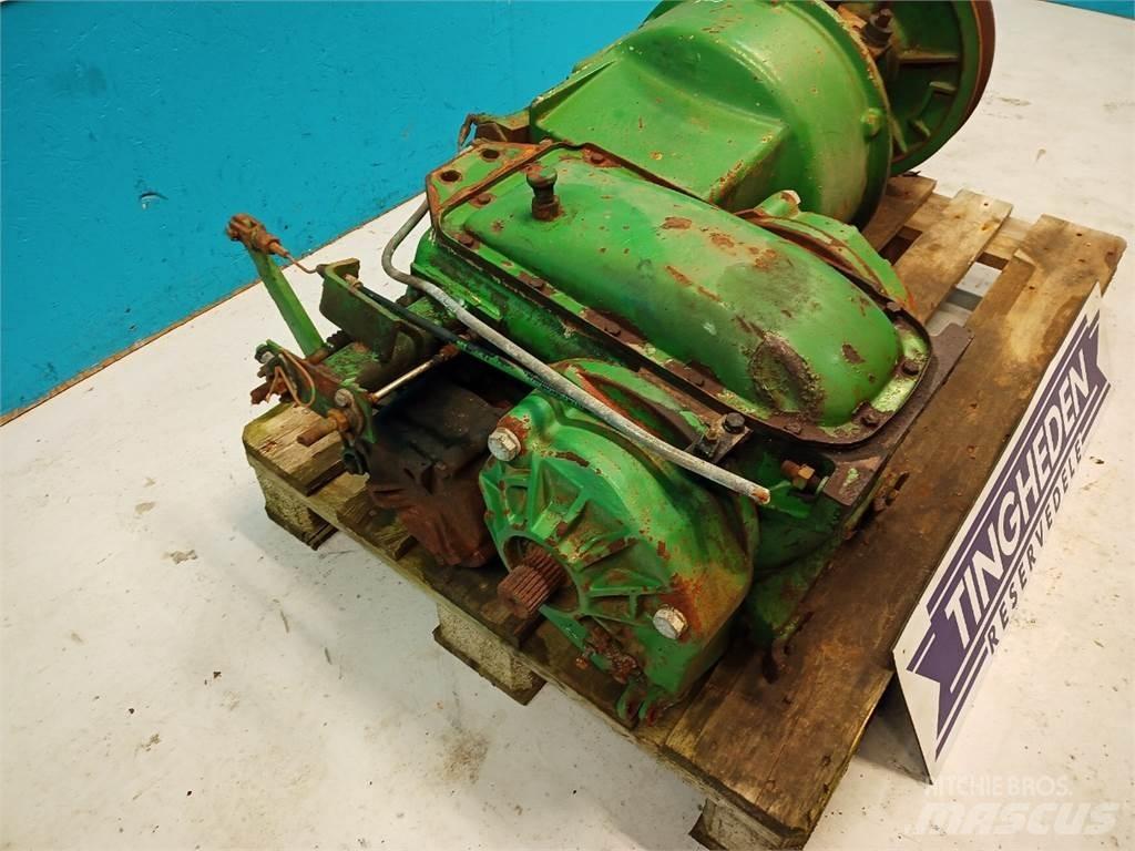 John Deere 1065 Μετάδοση