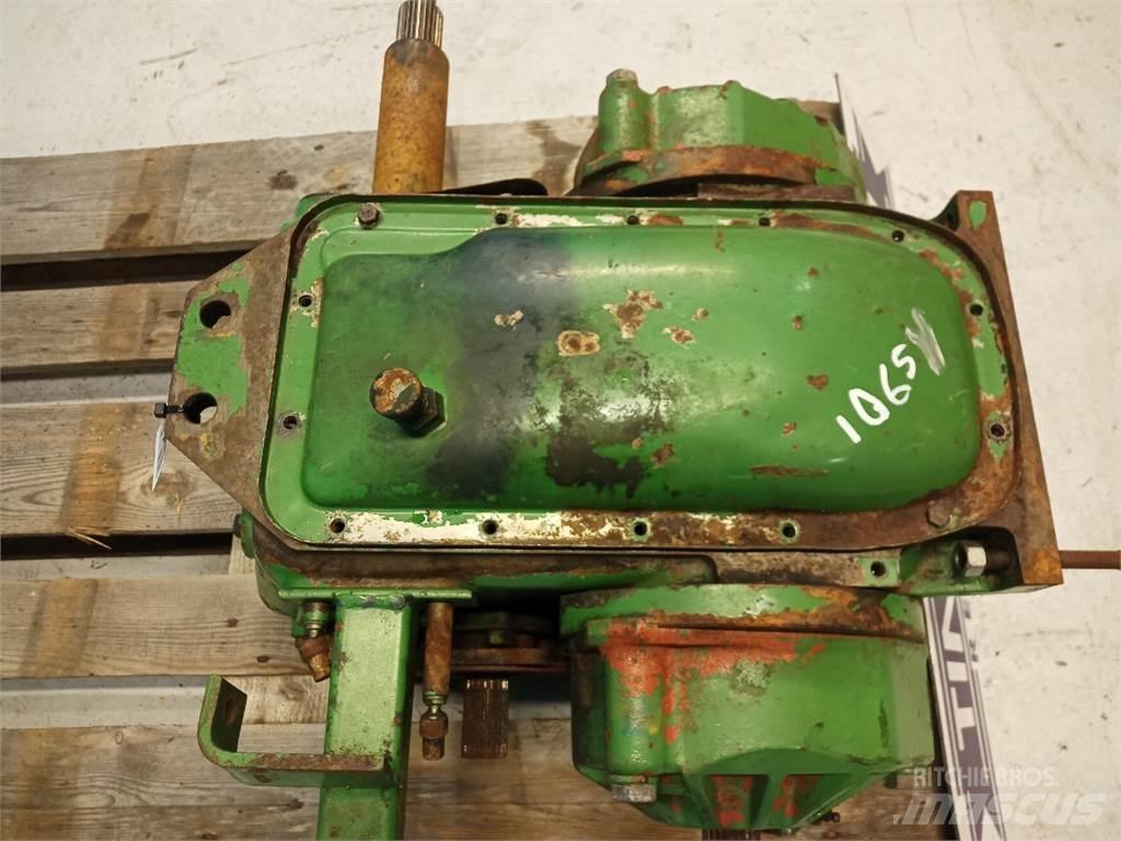 John Deere 1065 Μετάδοση