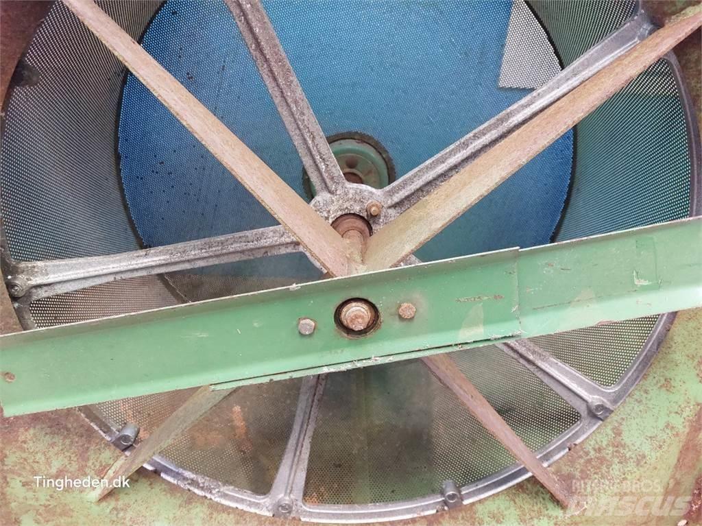 John Deere 1065 Καλοριφέρ