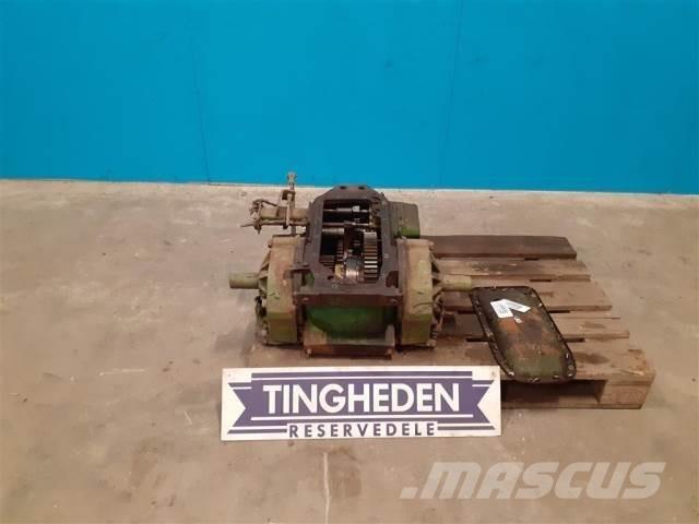 John Deere 1075 Μετάδοση