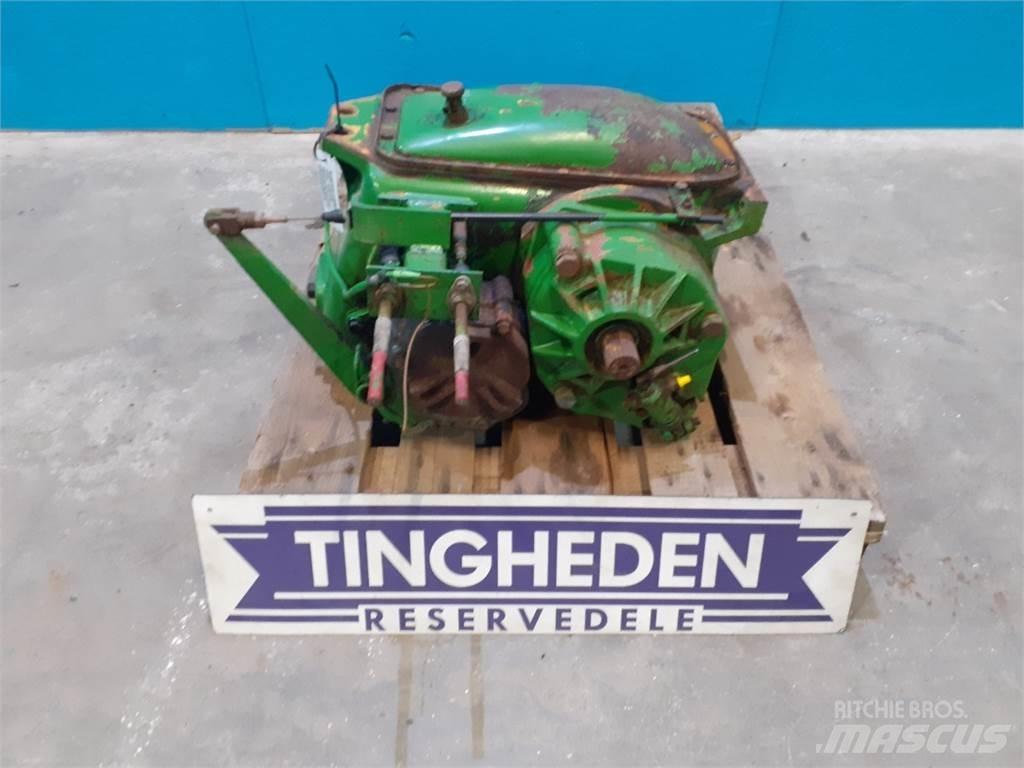 John Deere 1075 Μετάδοση