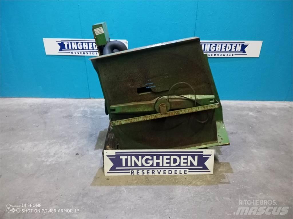 John Deere 1075 Καμπίνες και εσωτερικό