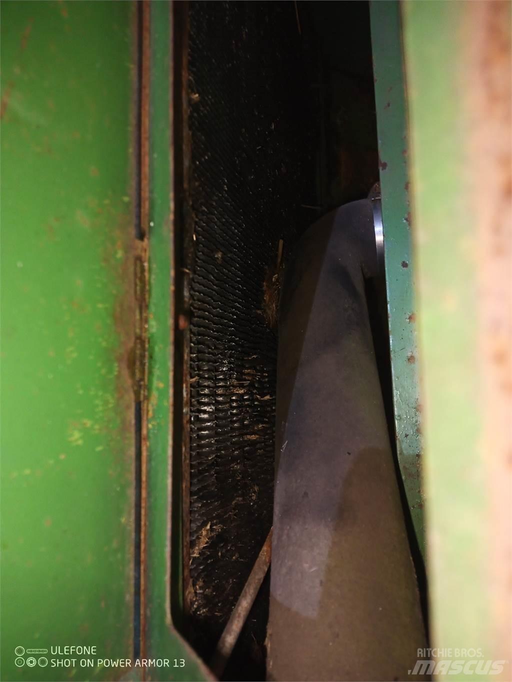 John Deere 1075 Καμπίνες και εσωτερικό