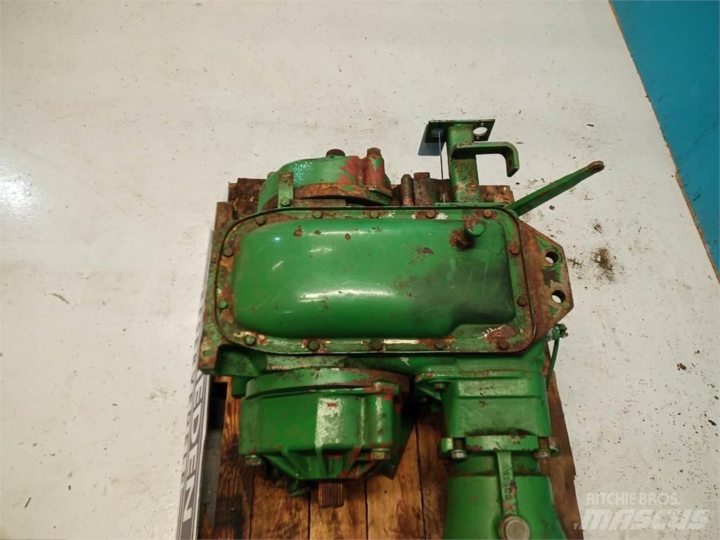 John Deere 1075 Μετάδοση