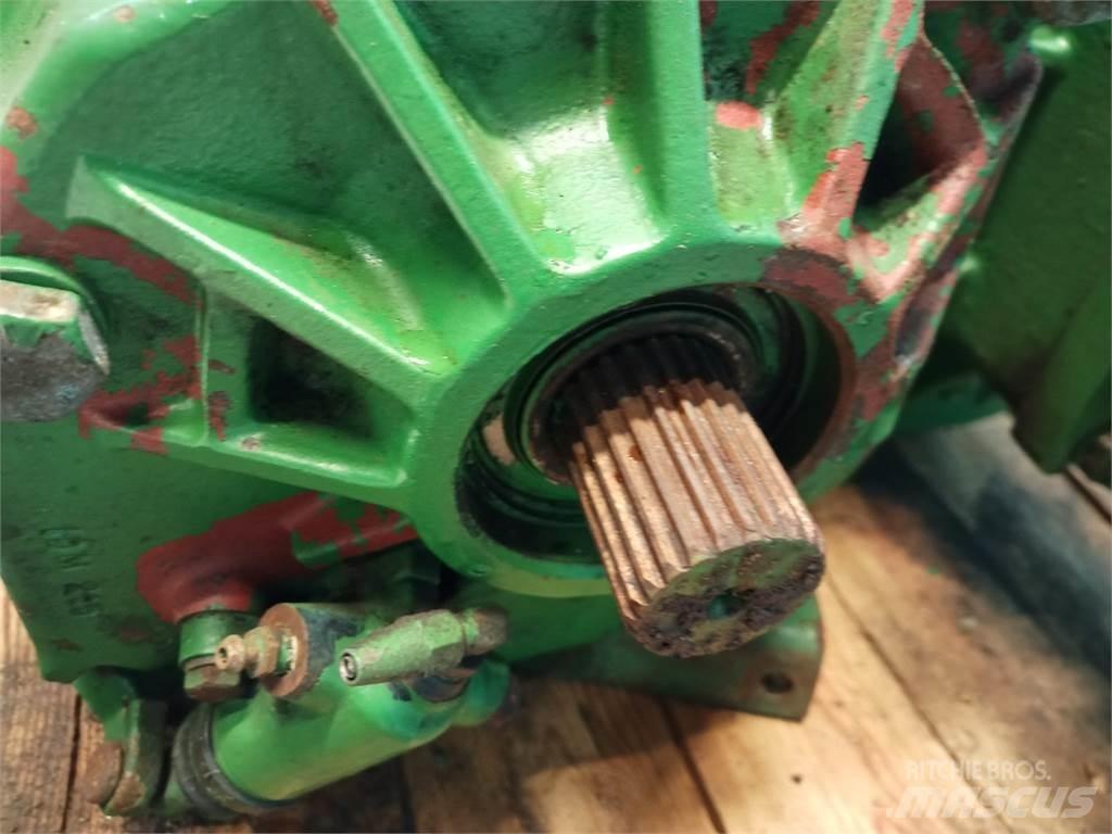 John Deere 1075 Μετάδοση