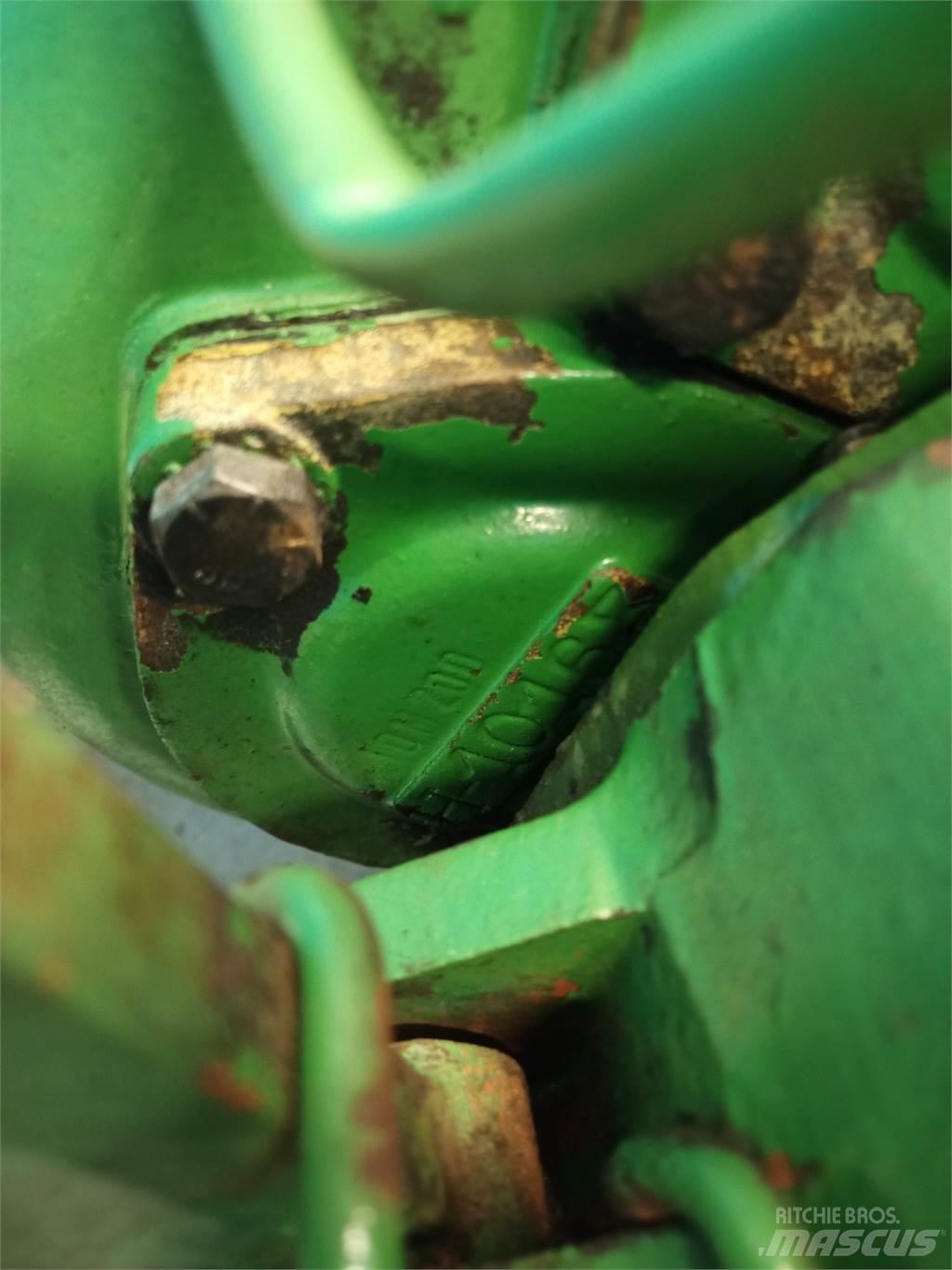 John Deere 1085 Μετάδοση