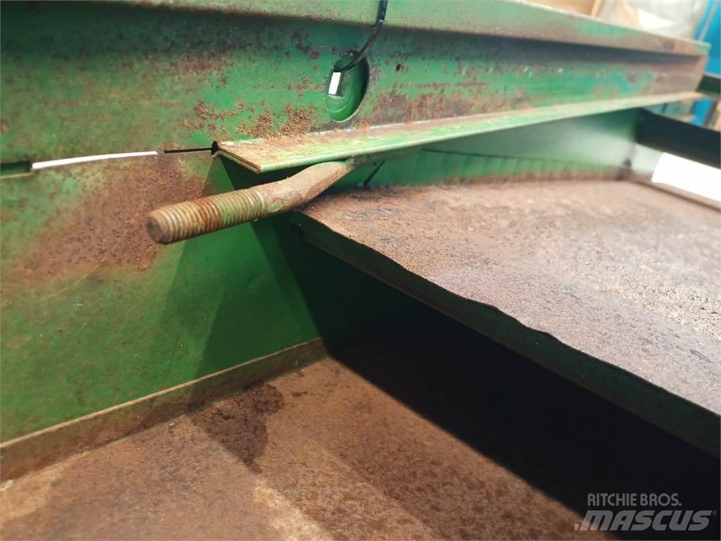 John Deere 2054 Διαστρωτήρες άμμου και αλατιού