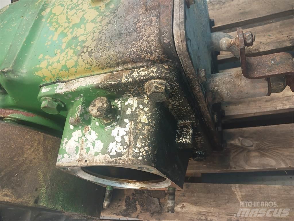 John Deere 2066 Μετάδοση