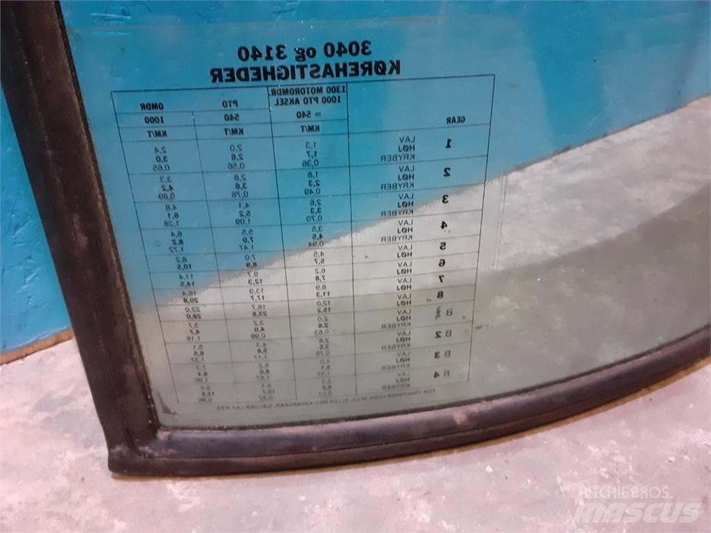 John Deere 3040 Καμπίνες και εσωτερικό