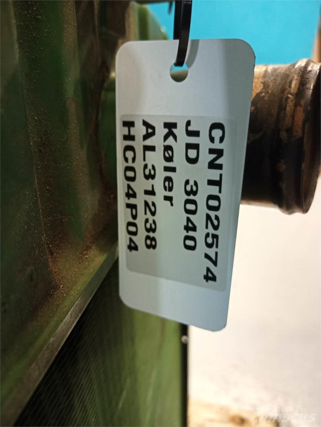 John Deere 3040 Καλοριφέρ