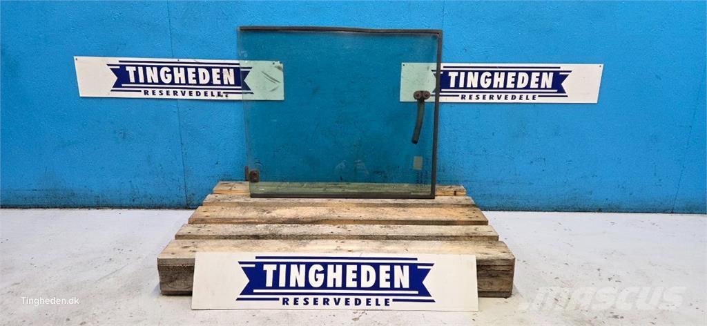 John Deere 3040 Καμπίνες και εσωτερικό