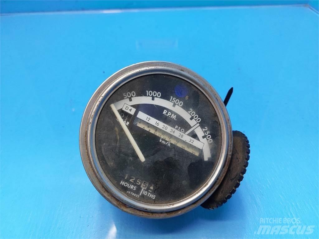 John Deere 4040 Ηλεκτρονικά
