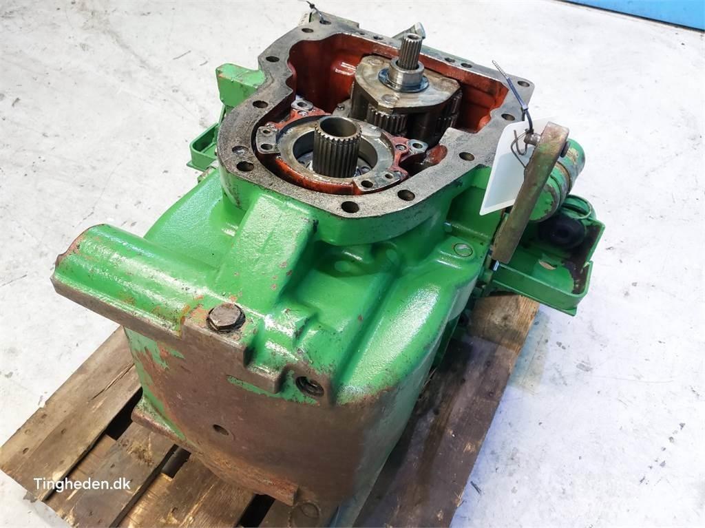 John Deere 4040S Μετάδοση