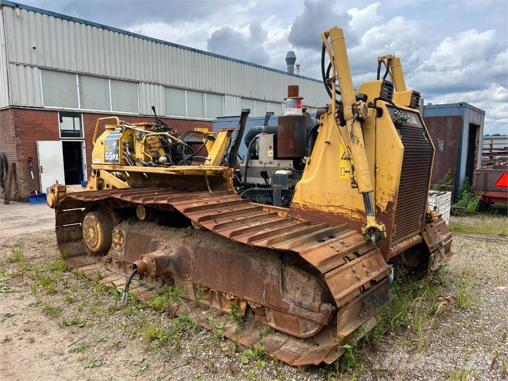 Komatsu D65PX-15 Μπουλντόζες με ερπύστριες