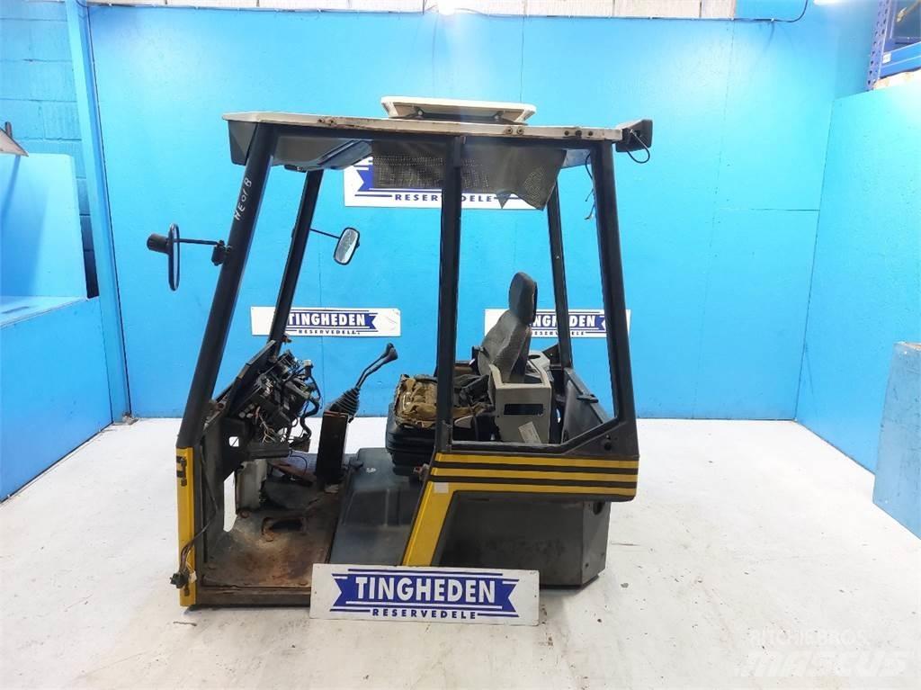 Kramer 712 Καμπίνες και εσωτερικό