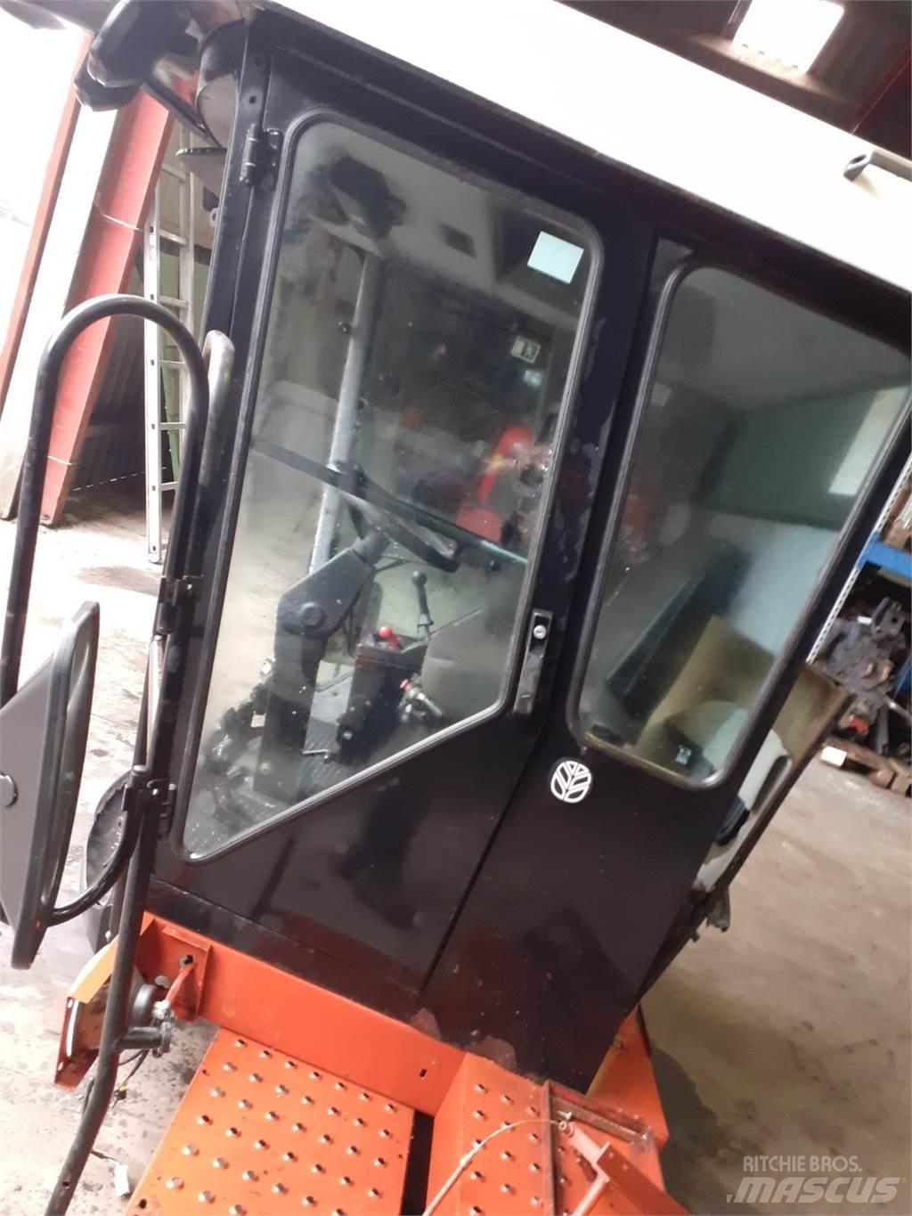 Laverda 3650 Καμπίνες και εσωτερικό