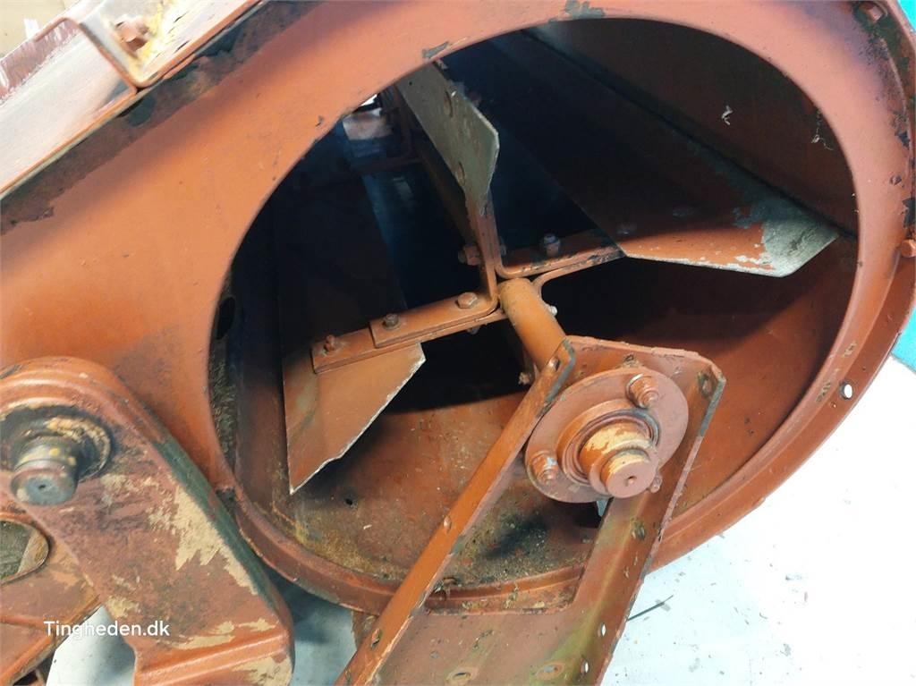 Laverda 627 Διαστρωτήρες άμμου και αλατιού