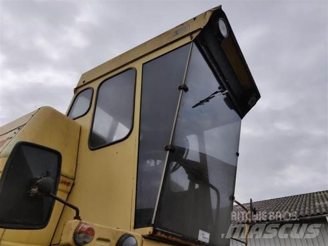 New Holland 1550 Καμπίνες και εσωτερικό